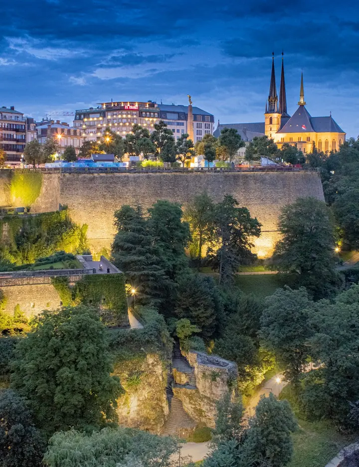 Parc de la Pétrusse at night, with Notre-Dame Cathedral in the background